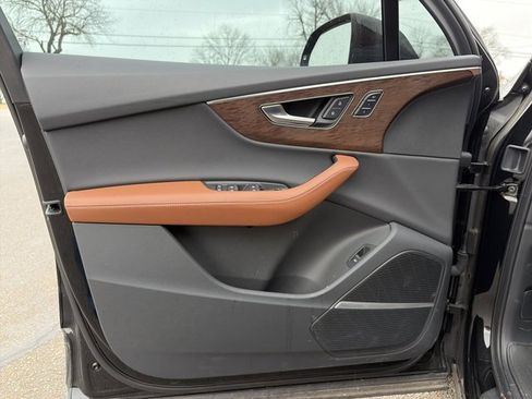 Used 2025 Audi Q7 3.0T Prestige image 16