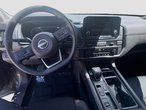 Used 2024 Nissan Pathfinder S FWD image 10