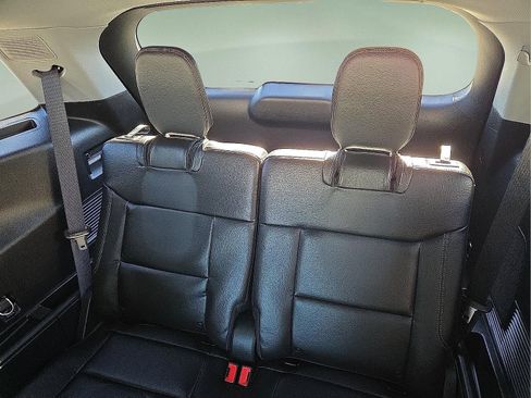 Used 2022 Ford Explorer Limited image 11