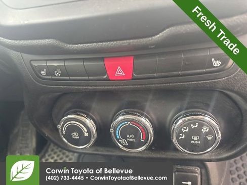 Used 2016 Jeep Renegade Latitude w/ Cold Weather Group AWD/4WD image 15