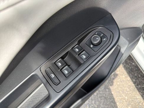 Used 2025 Volkswagen Taos SE AWD/4WD image 13