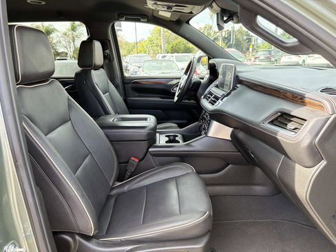 Used 2023 Chevrolet Suburban Premier image 31