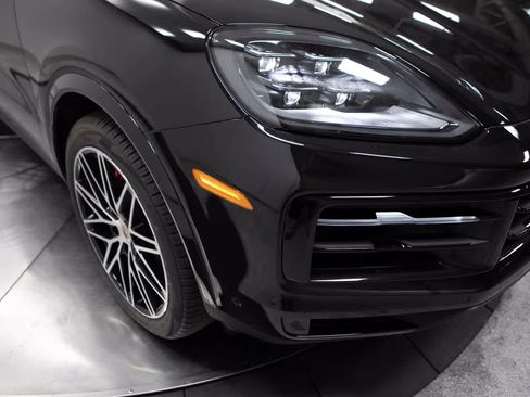 Certified 2026 Porsche Cayenne S AWD/4WD image 12