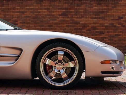 Used 2003 Chevrolet Corvette Coupe RWD image 9
