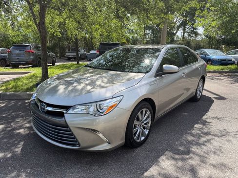 Used 2017 Toyota Camry XLE FWD image 3