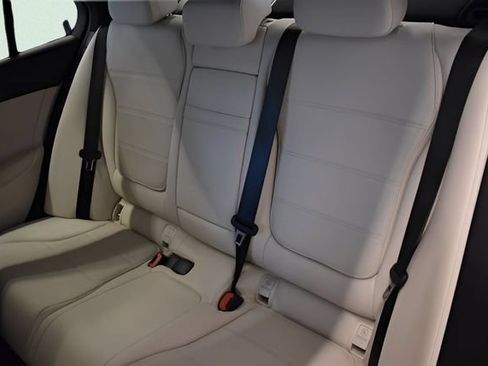 Used 2023 Mercedes-Benz C 300 4MATIC Sedan image 7