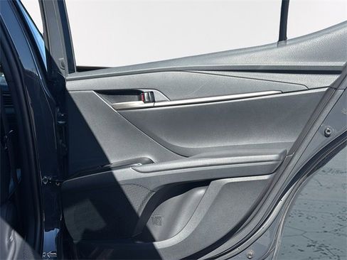 Used 2025 Toyota Camry SE image 12