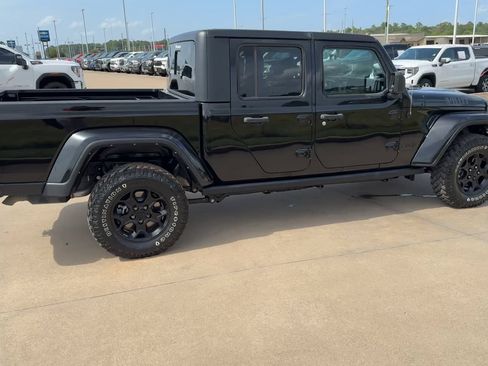 Used 2023 Jeep Gladiator Sport AWD/4WD image 8
