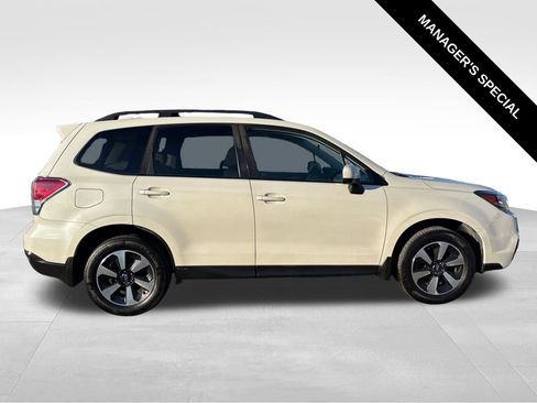 Used 2017 Subaru Forester 2.5i Premium w/ All-Weather Package AWD/4WD image 8