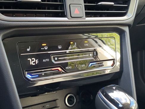 New 2026 Volkswagen Taos SE image 24