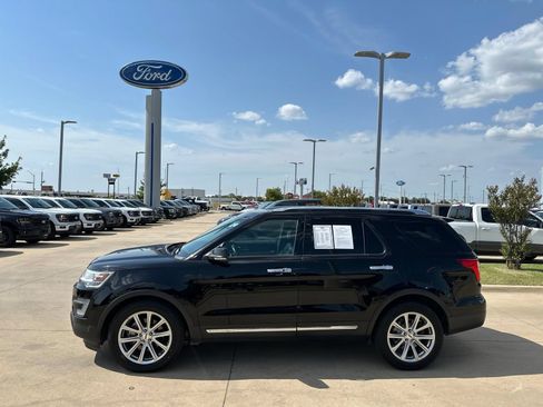 Used 2017 Ford Explorer Limited FWD image 2