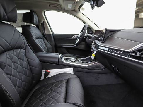 Used 2025 BMW X7 xDrive40i image 35