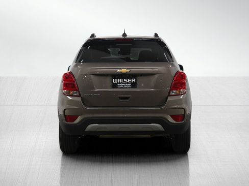 Used 2022 Chevrolet Trax LT w/ LT Convenience Package image 4
