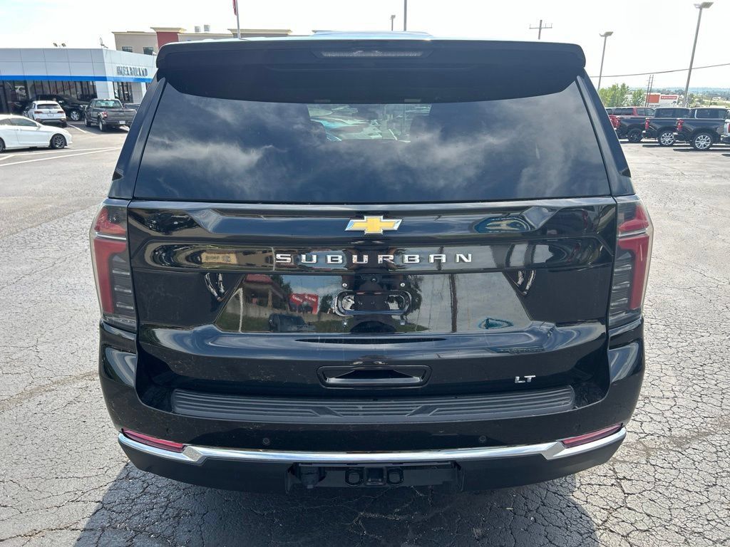 Used 2025 Chevrolet Suburban LT AWD/4WD image 6