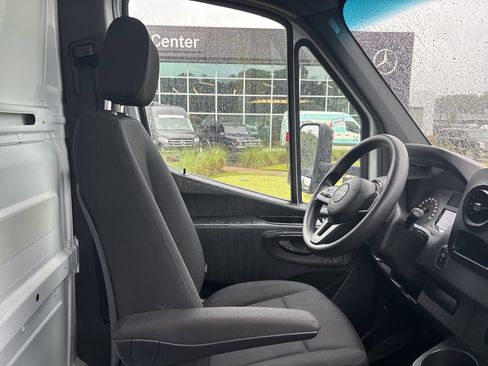 Used 2021 Freightliner Sprinter 3500 image 36