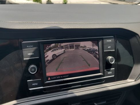 Used 2022 Volkswagen Jetta SE w/ Panoramic Sunroof Package FWD image 20