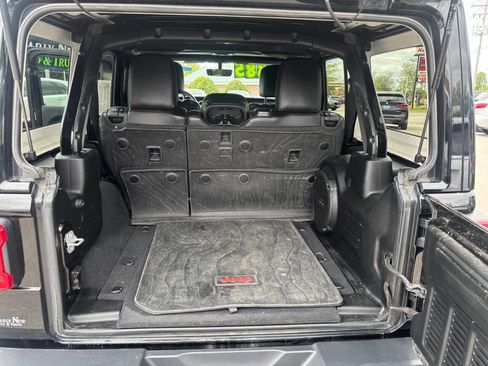 Used 2020 Jeep Wrangler Unlimited Sahara AWD/4WD image 12