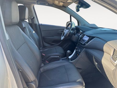 Used 2022 Chevrolet Trax LT w/ Driver Confidence Package image 15