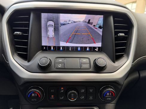 Used 2020 GMC Acadia SLT w/ Premium Package image 29