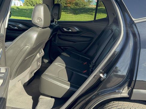 Used 2023 GMC Terrain SLT image 13