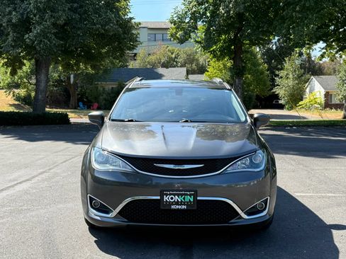 Used 2017 Chrysler Pacifica Touring-L FWD image 9