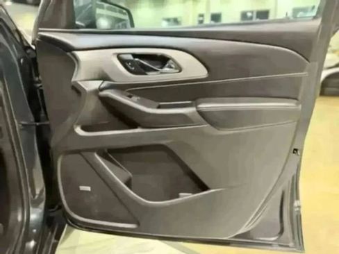 Used 2021 Chevrolet Traverse LT w/ LT Premium Package image 36