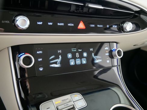 Certified 2026 Genesis GV70 2.5T AWD/4WD image 23