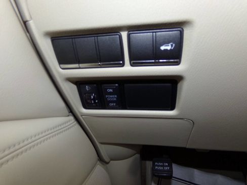 Used 2013 INFINITI QX56 4WD w/ Deluxe Touring Pkg image 78