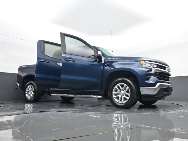 Used 2023 Chevrolet Silverado 1500 LT AWD/4WD image 31