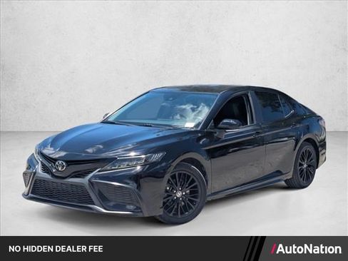 Used 2021 Toyota Camry SE w/ Convenience Package FWD image 1