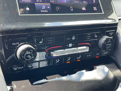 New 2025 Jeep Grand Cherokee L Laredo w/ Luxury Tech Group I image 15