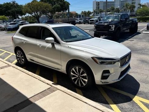 Used 2023 Volvo XC60 B5 Plus w/ Climate Package AWD/4WD image 2