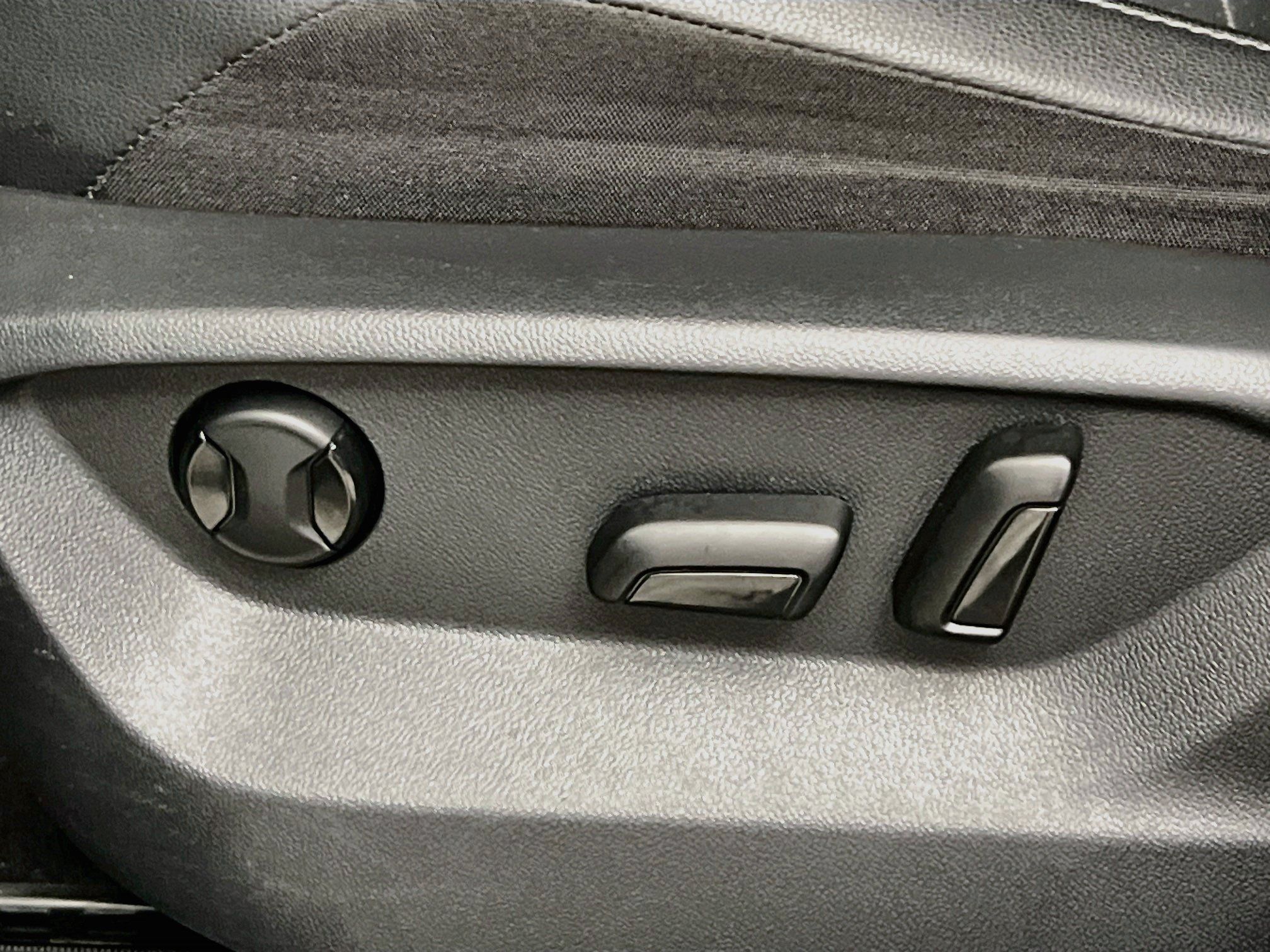Used 2019 Volkswagen Tiguan SE w/ Panoramic Sunroof Package FWD image 15