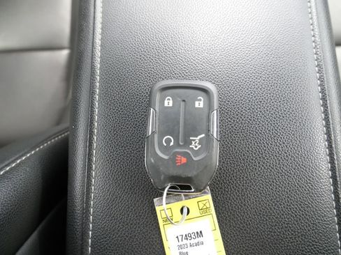 Used 2023 GMC Acadia SLT w/ Elevation Edition image 29