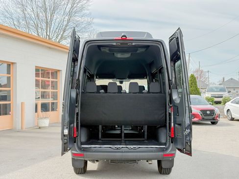 Used 2024 Mercedes-Benz Sprinter 2500 image 38
