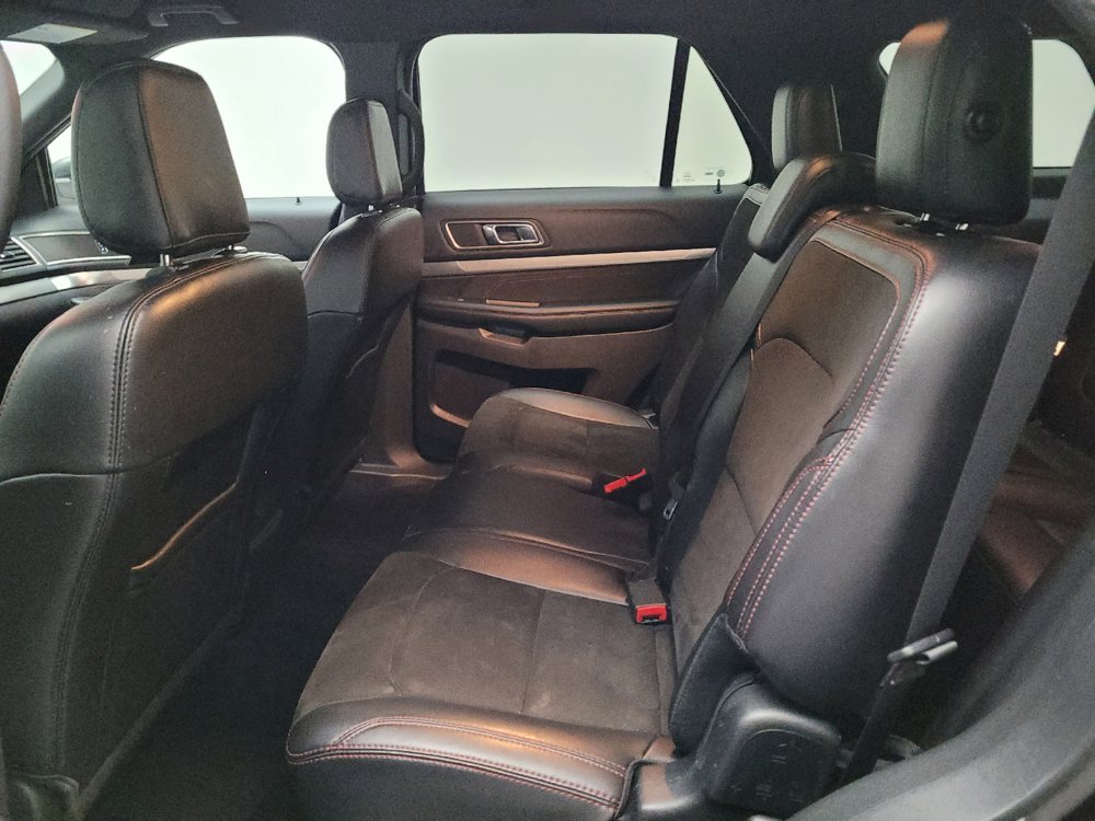 Used 2018 Ford Explorer XLT w/ Equipment Group 202A FWD image 18