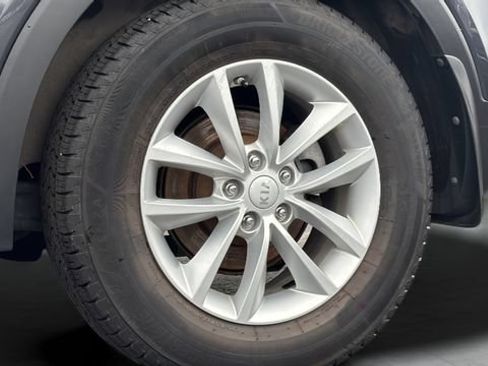 Used 2017 Kia Sorento FWD image 25