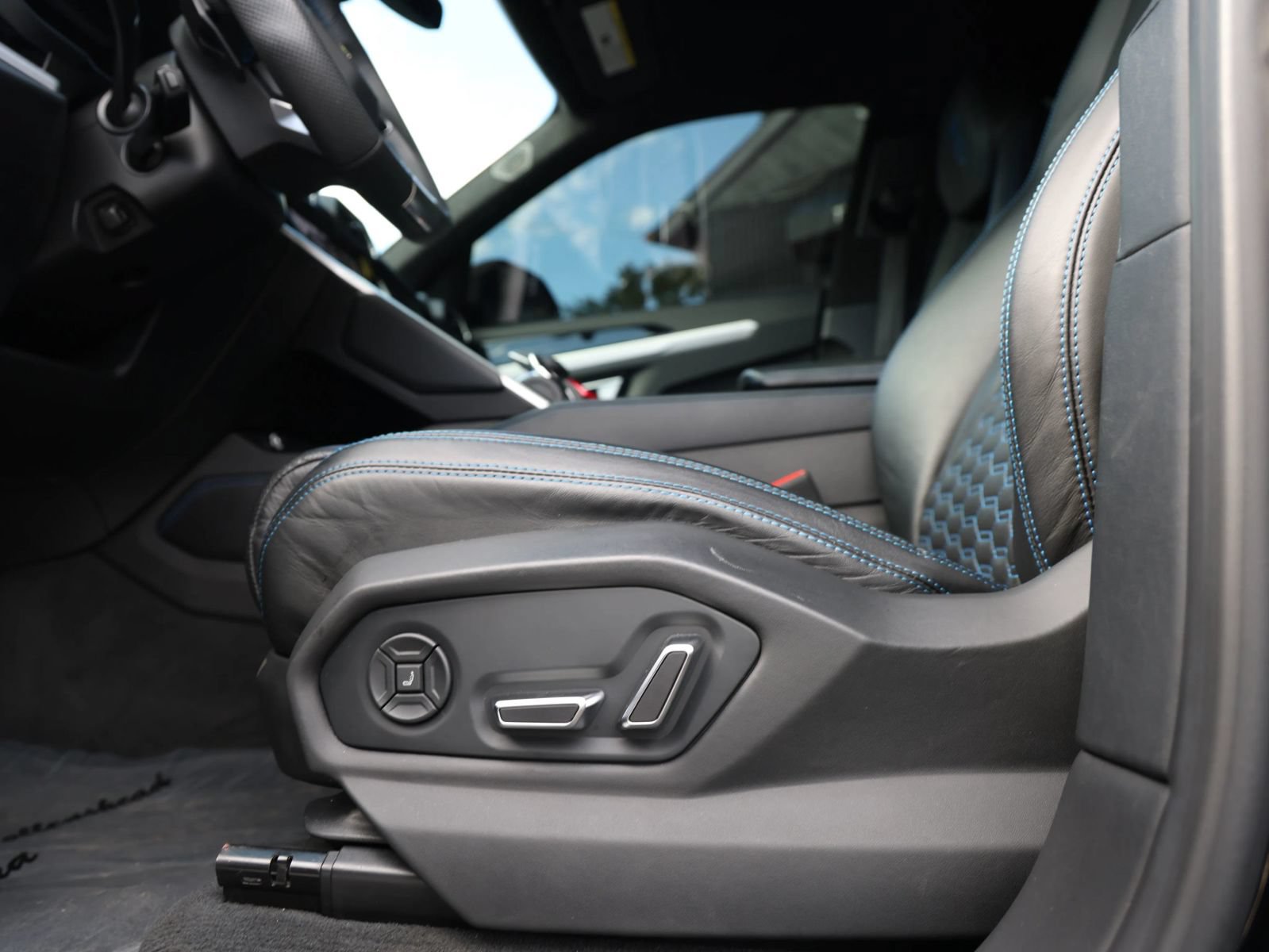 Used 2021 Lamborghini Urus AWD/4WD image 16