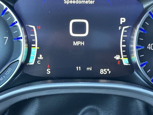 New 2027 Chrysler Pacifica Limited w/ Family Tech Group AWD/4WD image 29