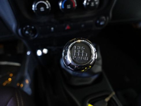 Used 2013 Jeep Wrangler Unlimited Sahara image 15