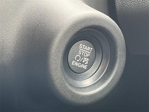 Used 2025 RAM ProMaster 2500 w/ Storage Group image 28