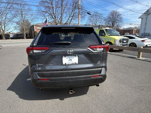 Used 2019 Toyota RAV4 LE image 6