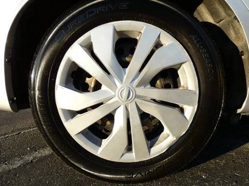 Used 2020 Nissan Versa S image 20