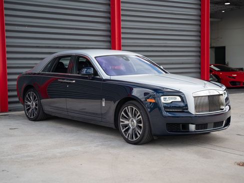 Used 2020 Rolls-Royce Ghost RWD image 2