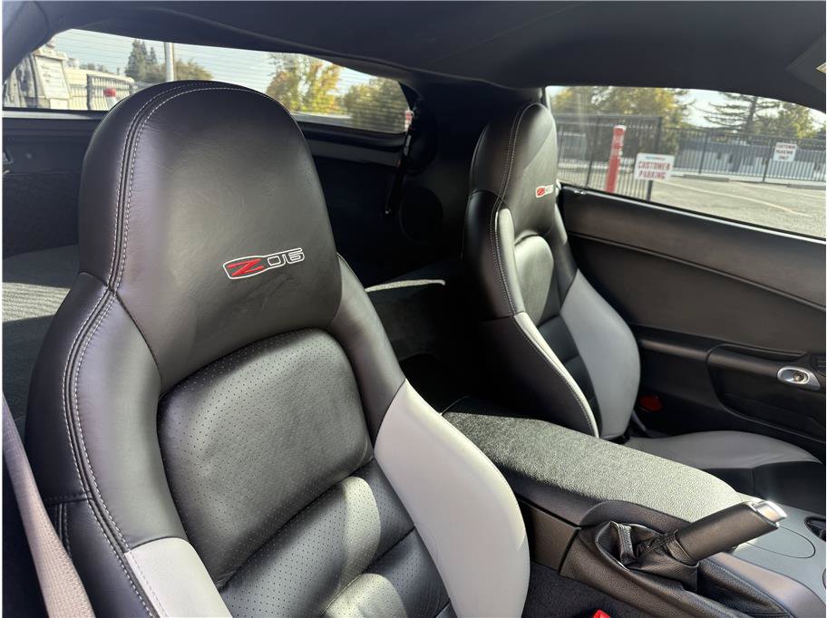Used 2006 Chevrolet Corvette Z06 w/ Preferred Equipment Group RWD image 19