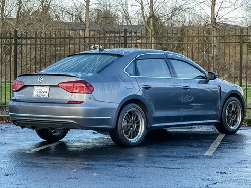 Used 2018 Volkswagen Passat 2.0T SE image 4