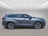 Used 2021 Toyota Highlander XLE image 2