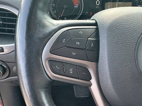 Used 2019 Jeep Cherokee Latitude w/ Cold Weather Group AWD/4WD image 22