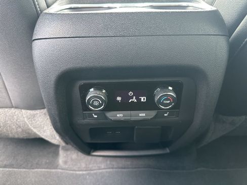 Used 2024 Chevrolet Traverse RS FWD image 20