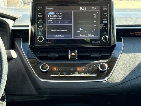 Used 2021 Toyota Corolla LE image 12